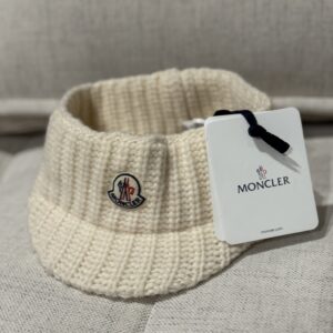 Daszek Wełniany Moncler