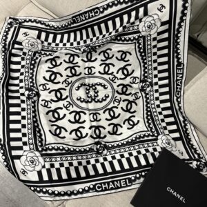 Chanel Chusta Czarno biała