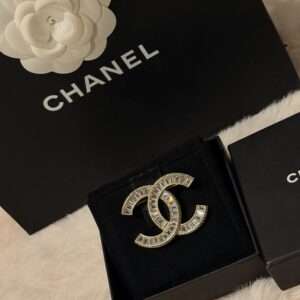 Chanel Broszka CC