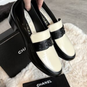 Chanel Loafers Nero & Avario