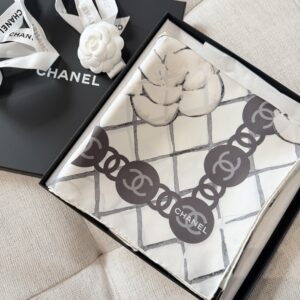 Chanel Chusta MUST HAVE