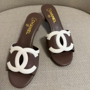 Chanel Klapki MUST HAVE Brown