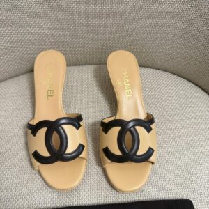 Chanel Klapki MUST HAVE Beige