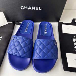 Chanel Klapki Skórzane Blu 37